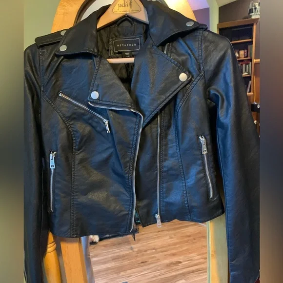 🔥 NWOT Black Faux leather cropped moto jacket - XS - Picture 2 of 15